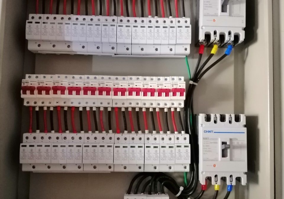 TỦ ĐIỆN NĂNG LƯỢNG MẶT TRỜI HÒA LƯỚI SOLAR